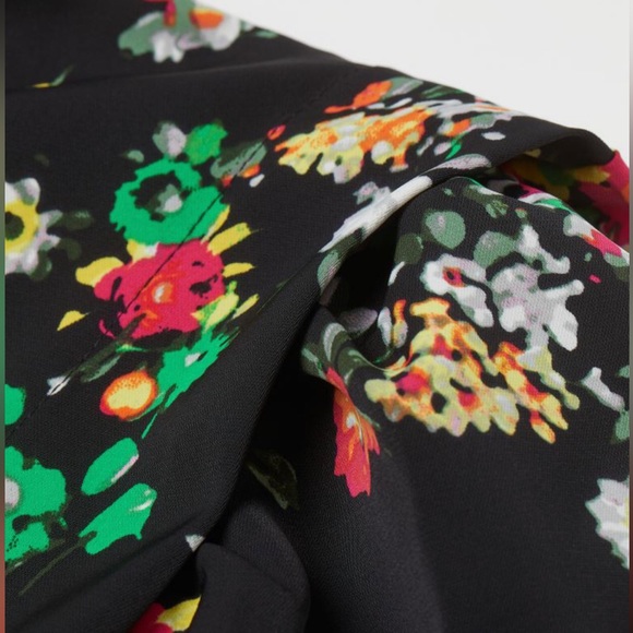 Defined-shoulder Blouse (Unused) - Picture 2 of 2